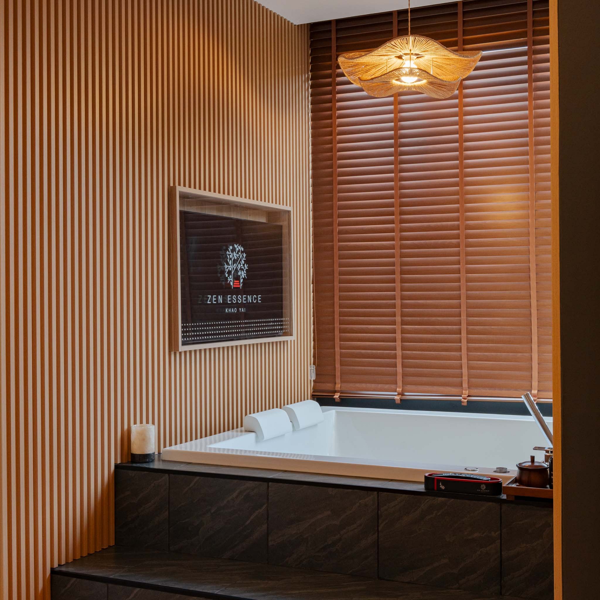 Elite Jacuzzi Suite Twin Bed